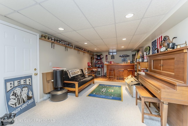 living area featuring recessed lighting, a paneled ceiling, carpet floors, and a dry bar