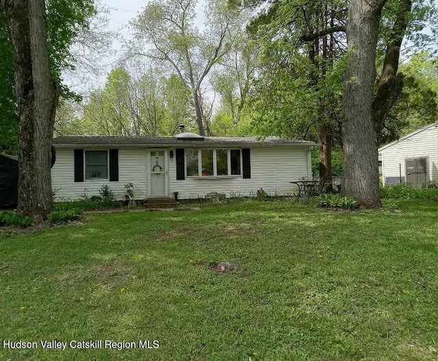 2 Plattekill Dr, Mount Marion, NY 12456 - single story home featuring entry steps and a front yard