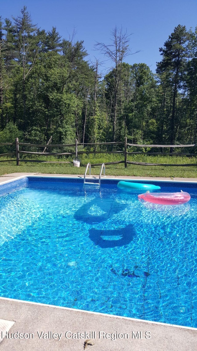 view of swimming pool