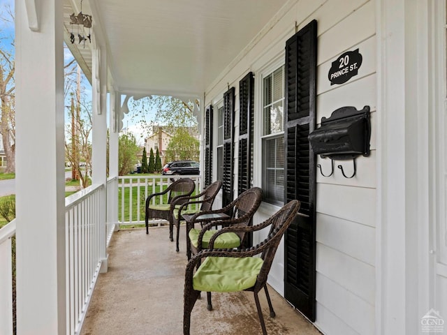 balcony featuring covered porch