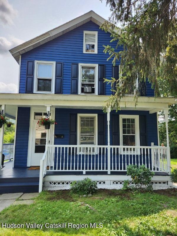 view of front of home with covered porch