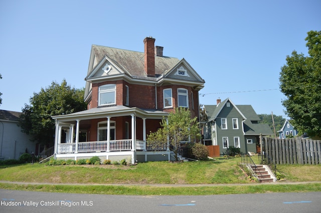 view of front of house with a front lawn and covered porch