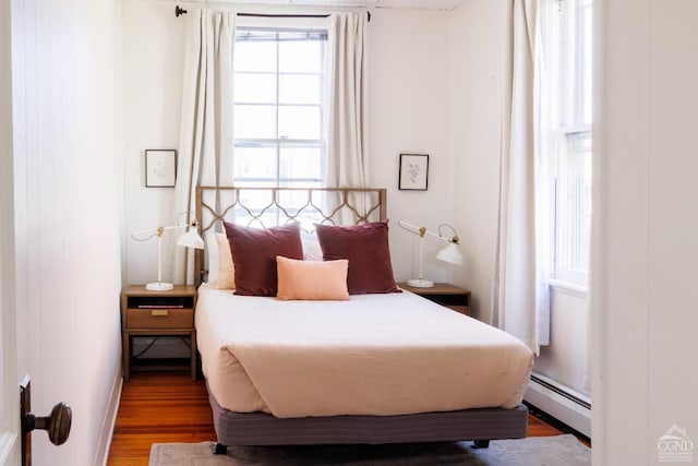 550-552 Columbia St, Hudson, NY 12534 - bedroom featuring baseboard heating, wood finished floors, and baseboards
