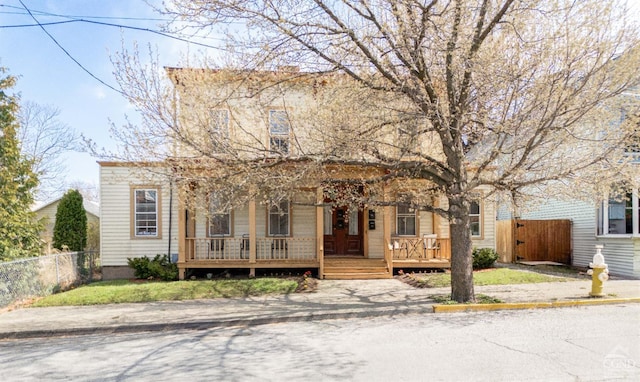550-552 Columbia St, Hudson, NY 12534 - view of front facade featuring covered porch and fence
