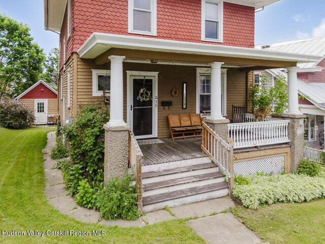 15 Mckinstry Pl, Hudson, NY 12534 - view of front of home with a porch