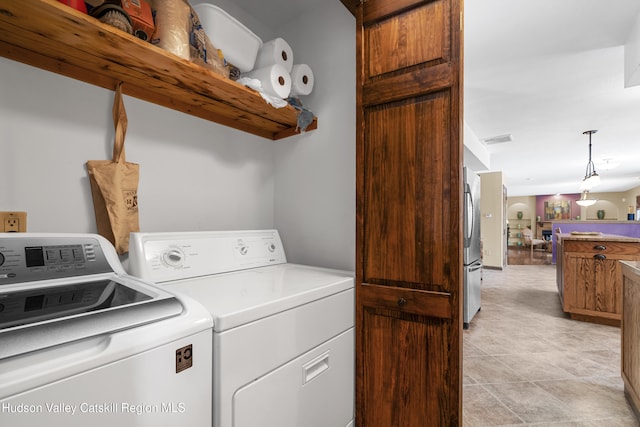 4 Mountain View Dr, Kerhonkson, NY 12446 - laundry room featuring washer and clothes dryer