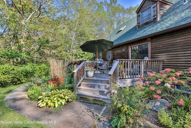 4 Mountain View Dr, Kerhonkson, NY 12446 - wooden terrace with outdoor dining area