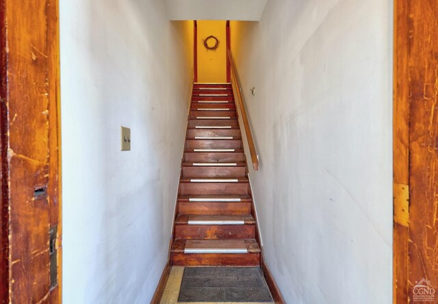 825 Union St, Hudson, NY 12534 - view of stairway