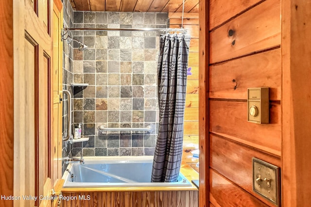 bathroom with shower / bath combo