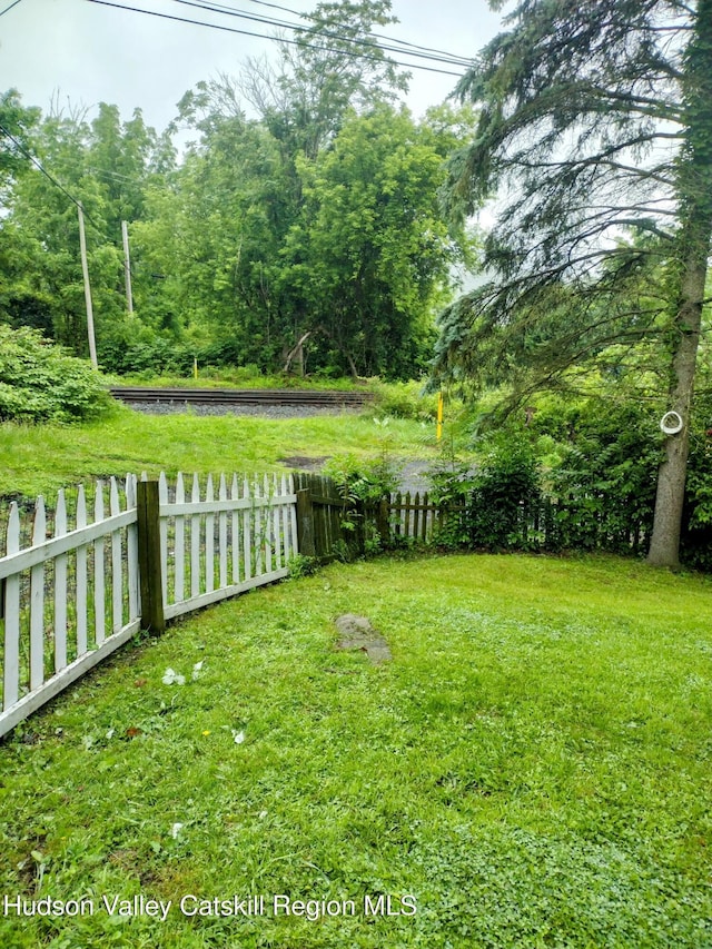 4 Tanners Ln, Hudson, NY 12534 - view of yard featuring a water view