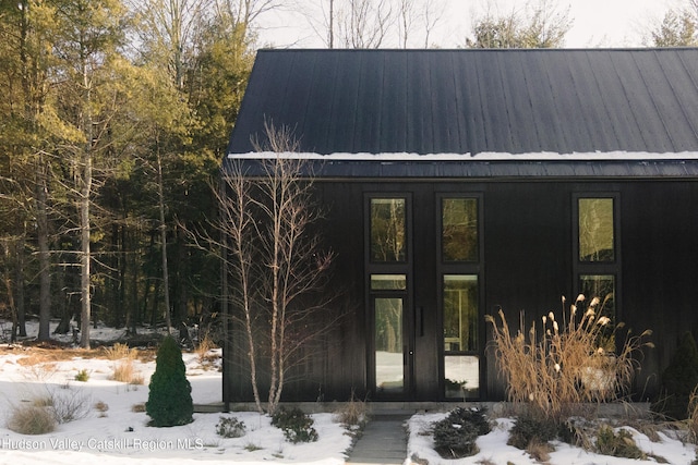 view of front of home featuring metal roof