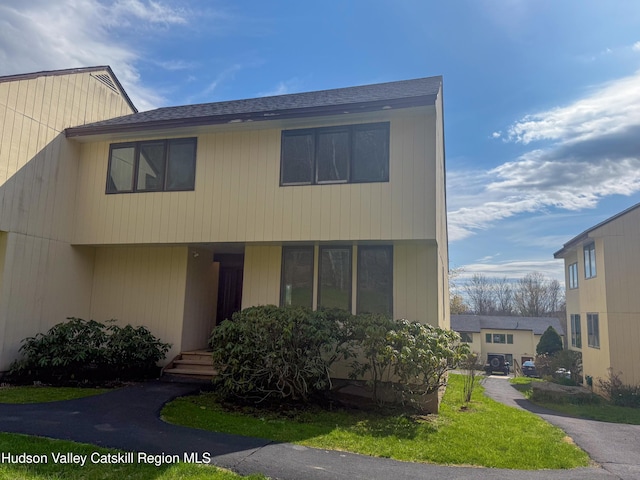 multi unit property featuring a shingled roof