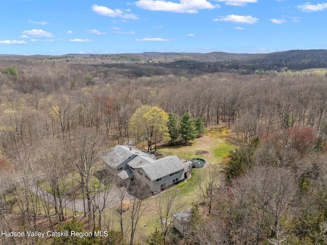 bird's eye view featuring a wooded view