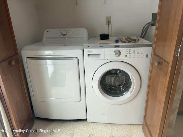 laundry room featuring washer and clothes dryer