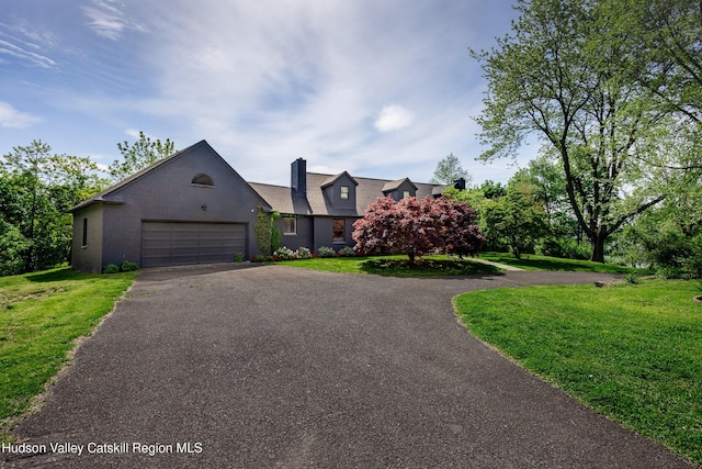 view of front of home featuring a garage and a front yard