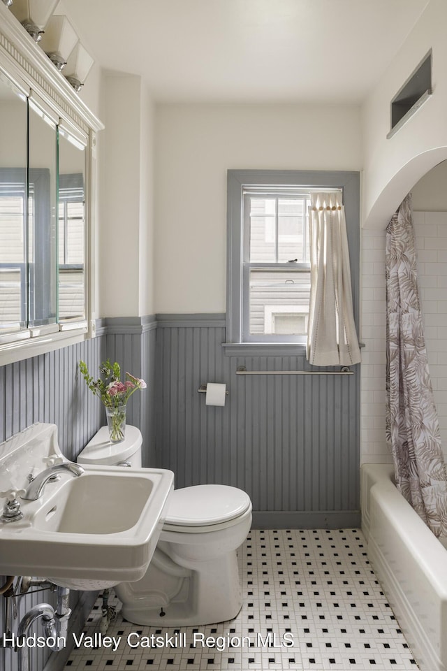 827 Union St, Hudson, NY 12534 - bathroom featuring wainscoting and shower / bath combo