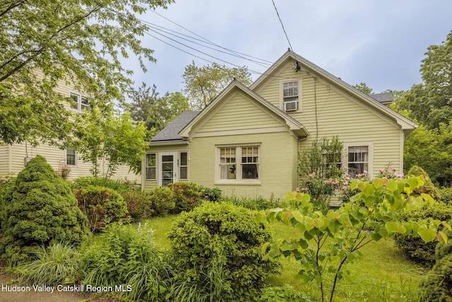 827 Union St, Hudson, NY 12534 - rear view of house