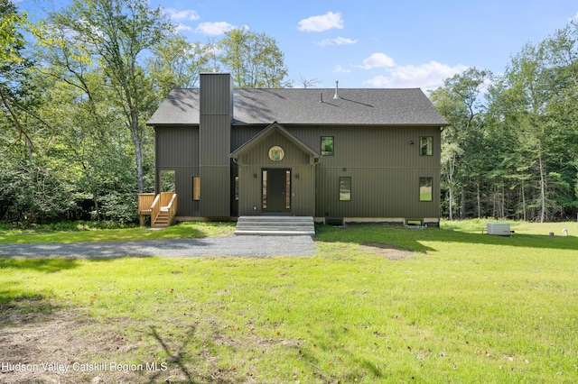 view of front of house with a front yard