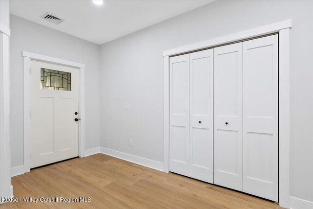 26 Debbie Dr, Athens, NY 12015 - entrance foyer featuring light wood-style floors, baseboards, and visible vents