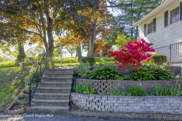 94 Tammany St, Kingston, NY 12401 - view of yard featuring stairway