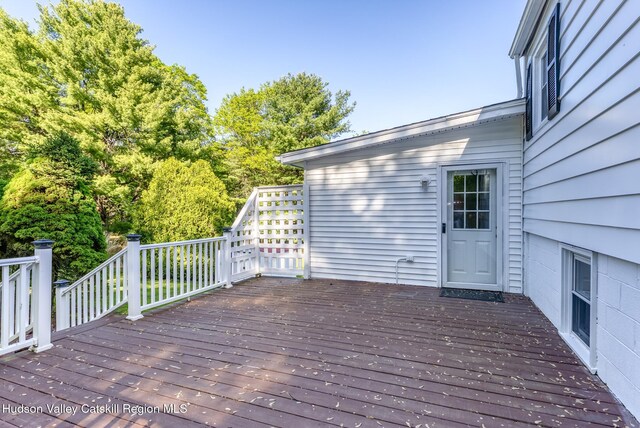 94 Tammany St, Kingston, NY 12401 - view of wooden deck