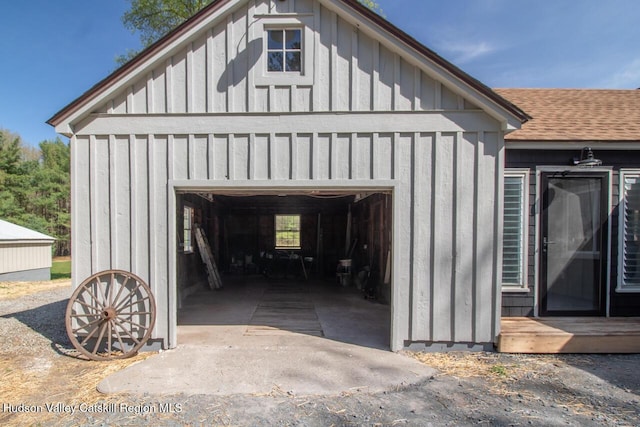 view of detached garage