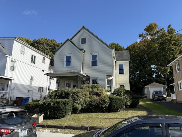 view of front of property with a front lawn