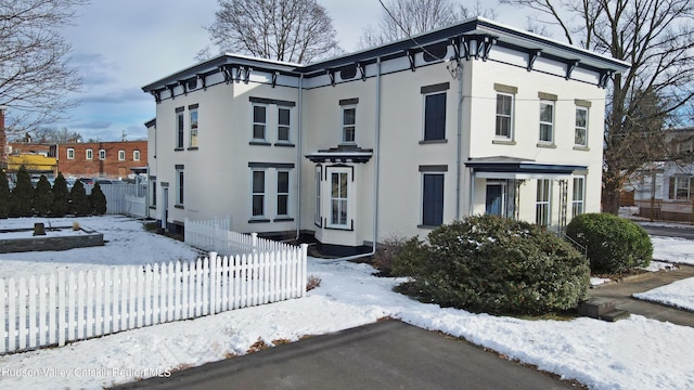 view of italianate home