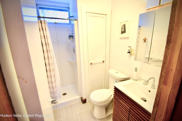 bathroom featuring a shower with curtain, toilet, and vanity