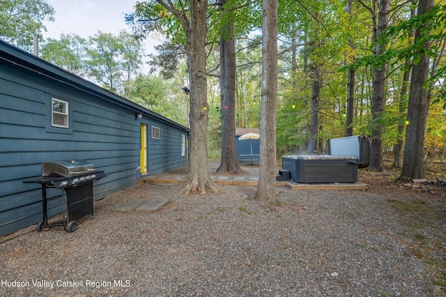 view of yard with a hot tub