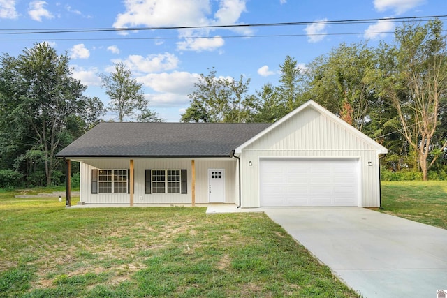 ranch-style home featuring a front lawn and a garage