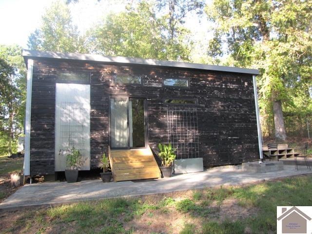 view of shed / structure