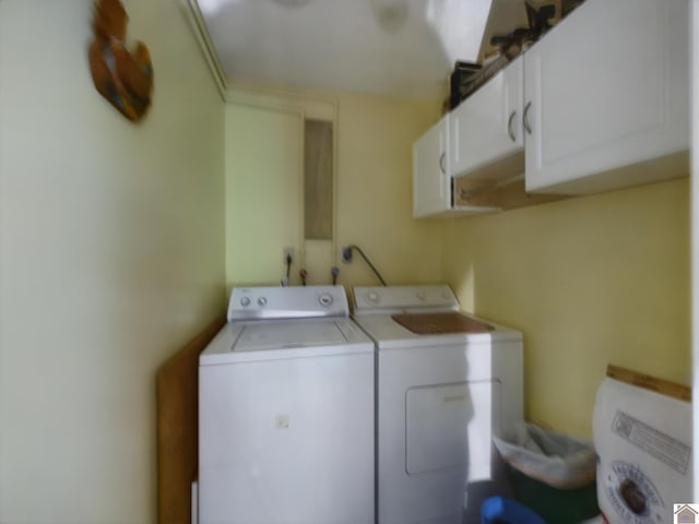 washroom featuring cabinets and washing machine and clothes dryer