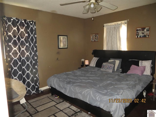 bedroom with ceiling fan
