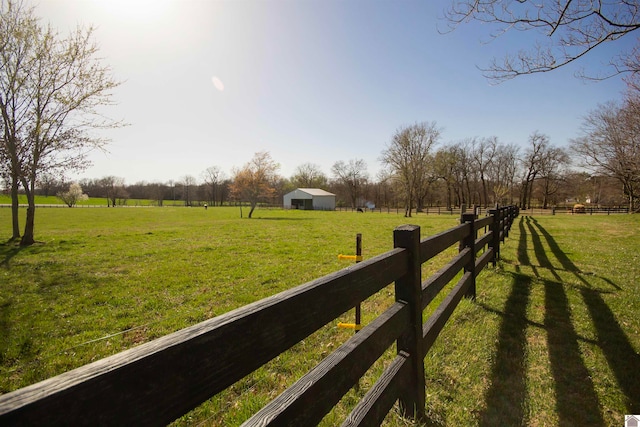 view of yard featuring a rural view