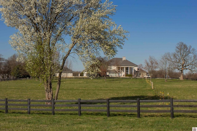 view of yard featuring a rural view