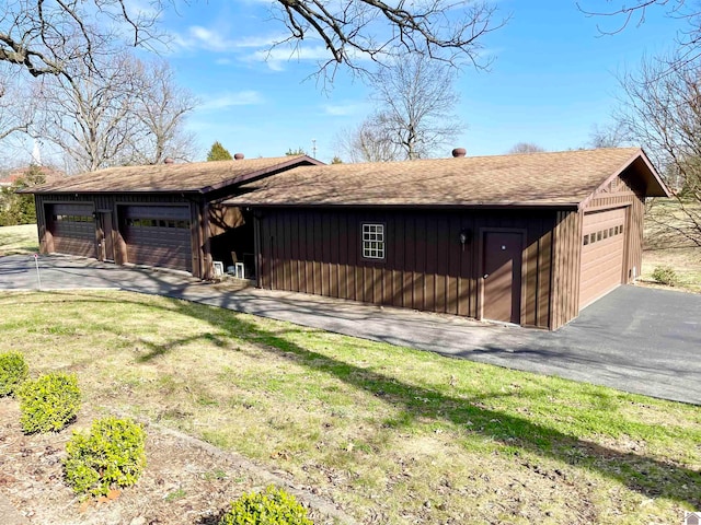 ranch-style house with a front yard