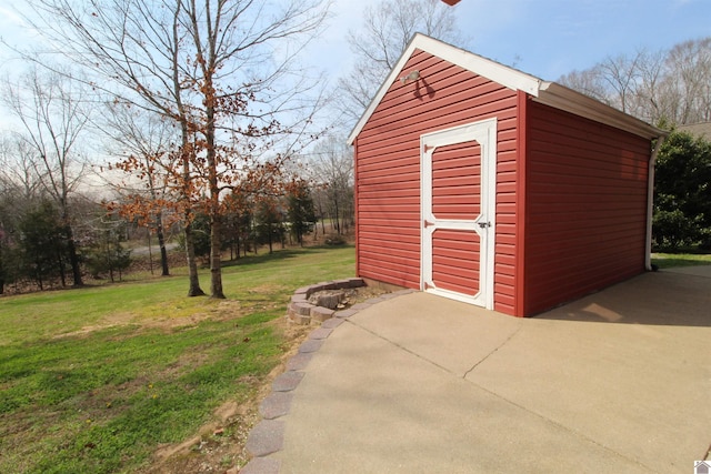 view of outdoor structure with a yard