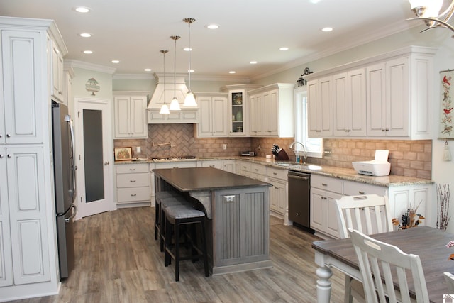 kitchen with dark wood-type flooring, tasteful backsplash, stainless steel appliances, and a kitchen island