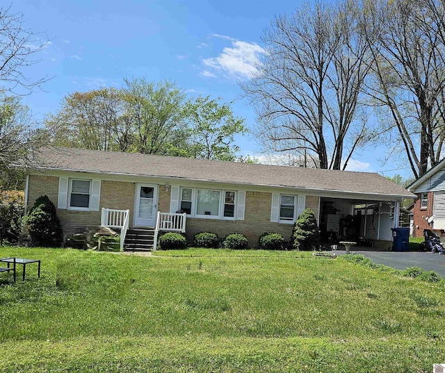 ranch-style house featuring a front lawn