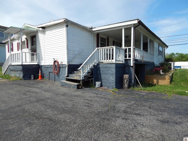 view of front facade featuring a porch