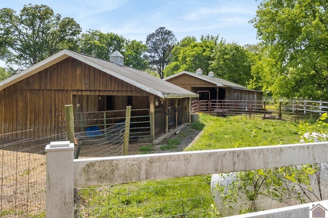 view of front of property with an outdoor structure