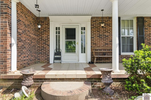 entrance to property featuring a porch