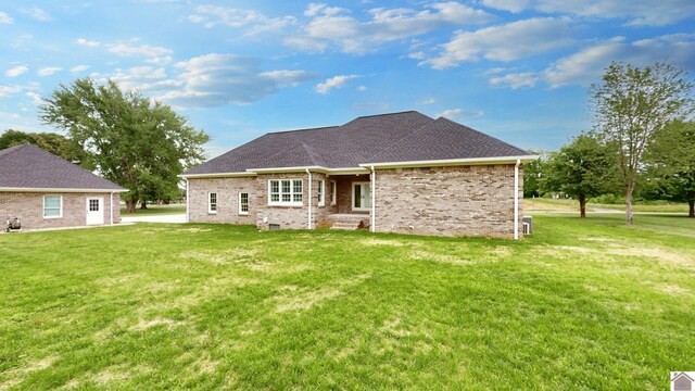 back of house featuring a yard