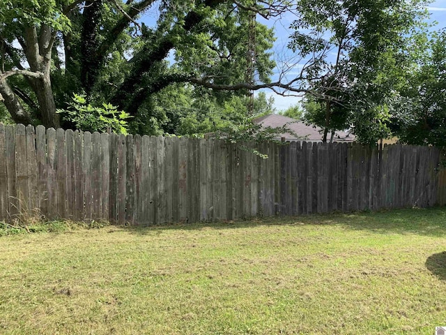 view of yard featuring fence