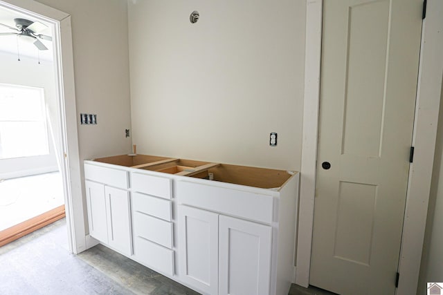 bathroom featuring ceiling fan