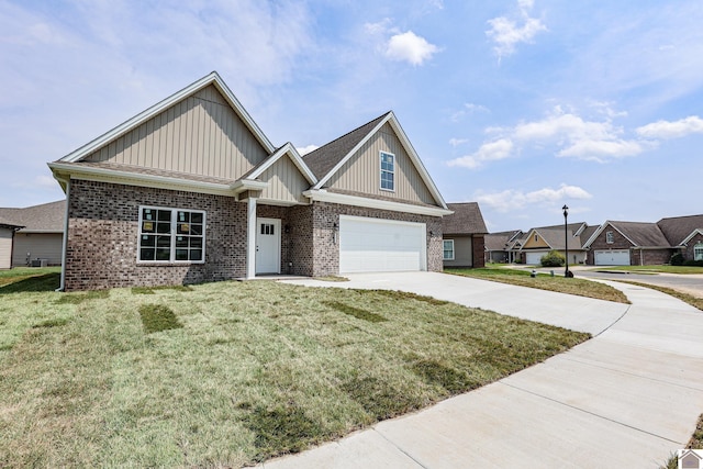 view of front of property featuring a front lawn