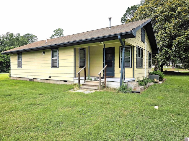 ranch-style home with a front lawn and covered porch