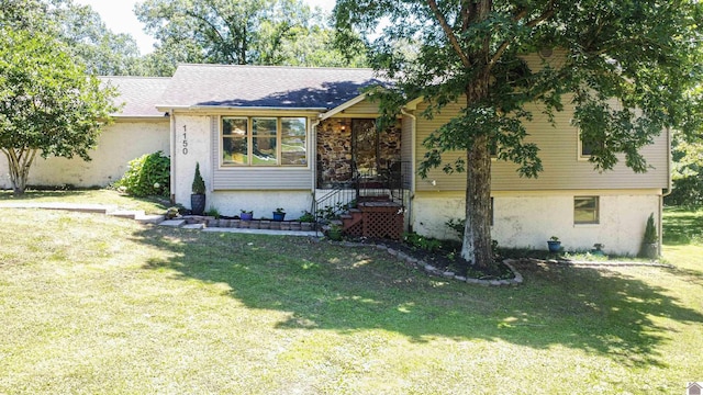 view of front of house with a front lawn