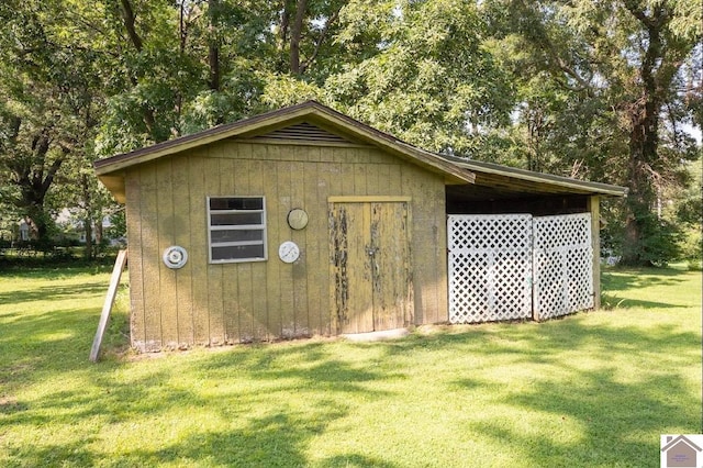 view of outbuilding featuring a yard